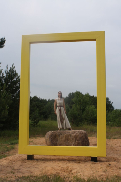 Mis peitub National Geographic’u kollaste akende taga?